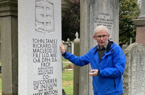 Kenneth McHardy At JJR Macleod's grave